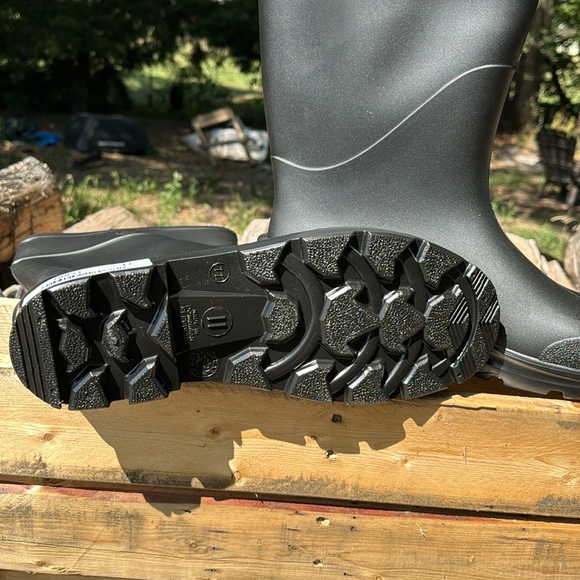 NEW HONEYWELL SERVUS STEEL TOE RUBBER BOOTS - Picture 7 of 8